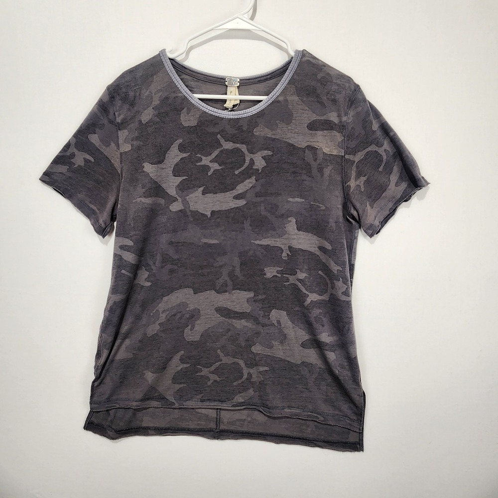 We The Free Women's Casual Comfy Camoβ T-Shirt Gray Size S